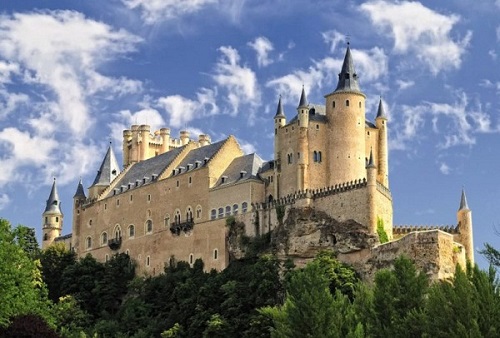 ALCÁZAR DE SEGOVIA – LUGARES DE INTERÉS